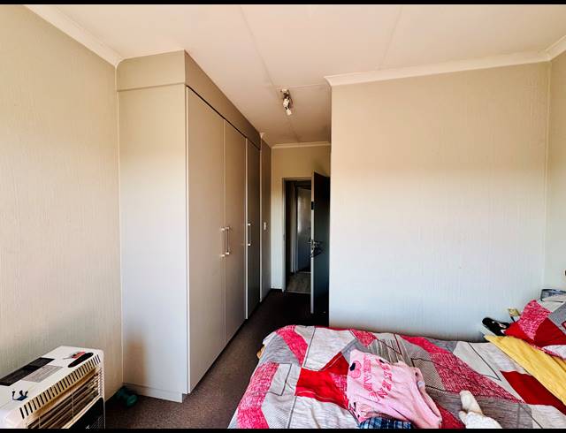 2 BEDROOM FLAT FOR SALE IN BROADACRES